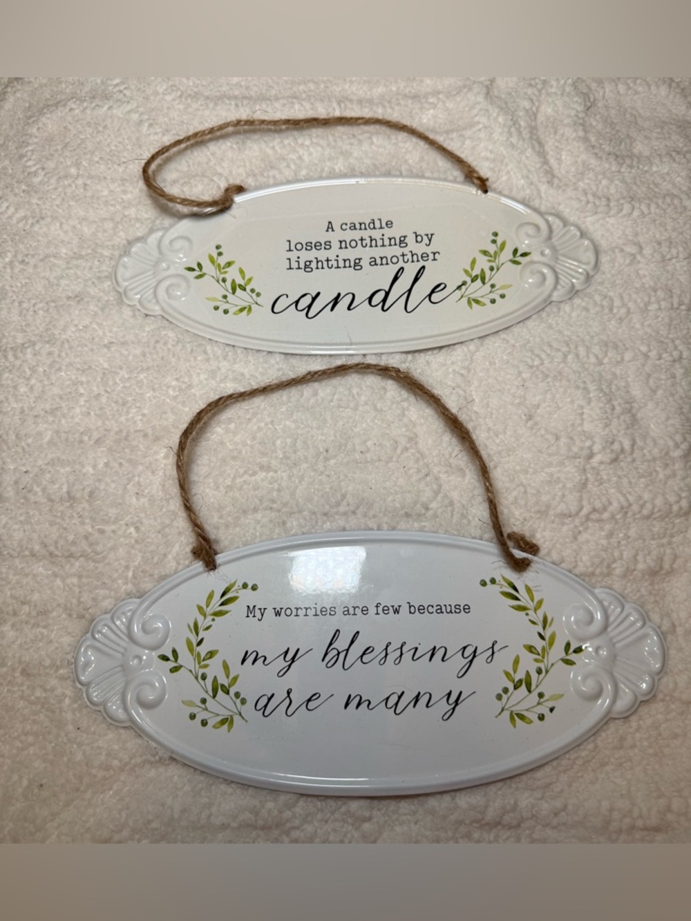White and Green Oval Hanging Plaque Pair - Picture 1 of 4